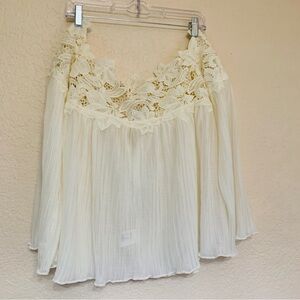 Agatha Bata Plissada C Renda Flores cream color size 40